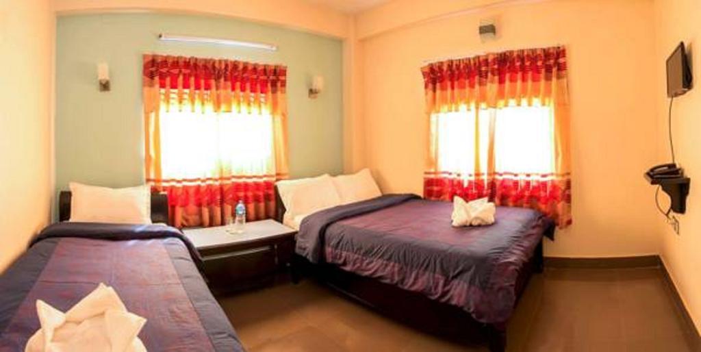 โฮเต็ล เอเทรียม Hotel โพคารา ภายนอก รูปภาพ