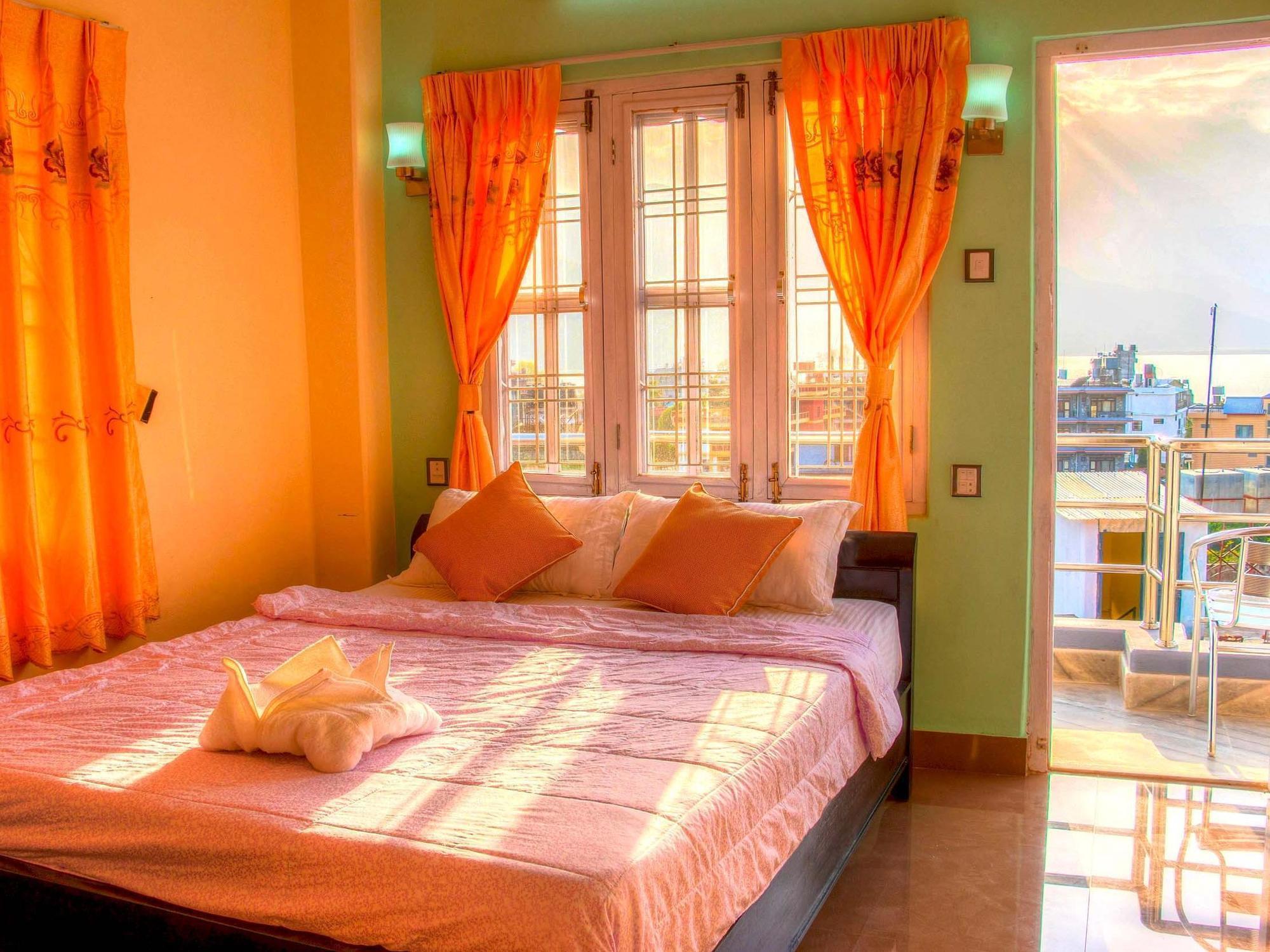 โฮเต็ล เอเทรียม Hotel โพคารา ภายนอก รูปภาพ