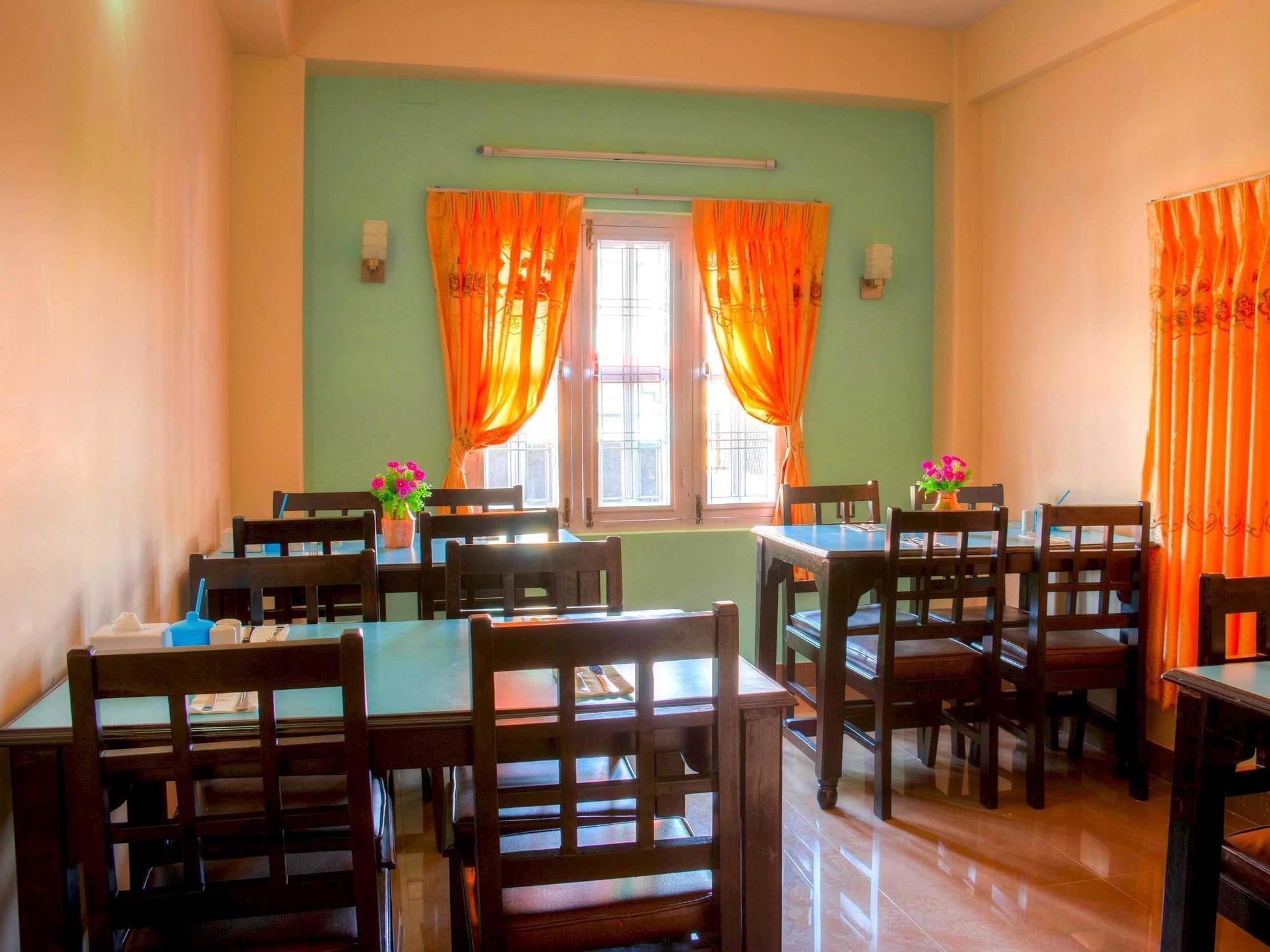โฮเต็ล เอเทรียม Hotel โพคารา ภายนอก รูปภาพ